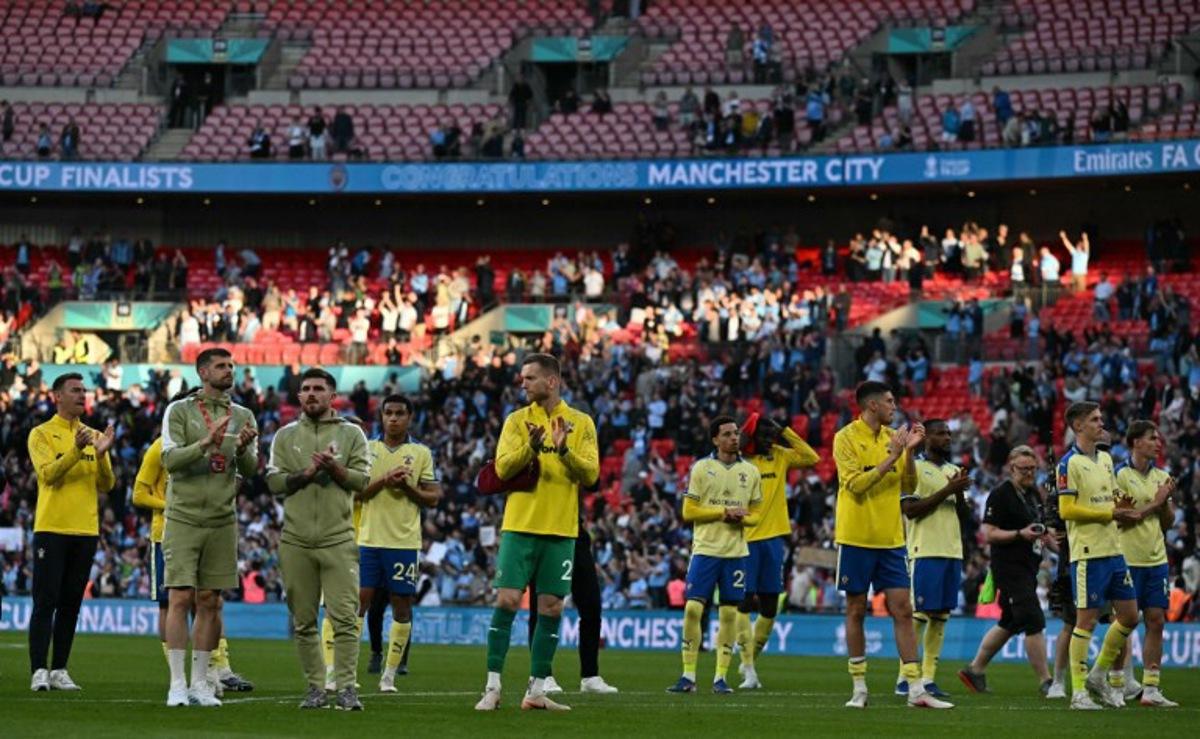 Southampton's players applaud fans on the pitch after the English FA Cup semi final football match between Manchester City and Southampton at Wembley stadium in London, on April 25, 2026. City won the game 2-1 Ben STANSALL / AFP