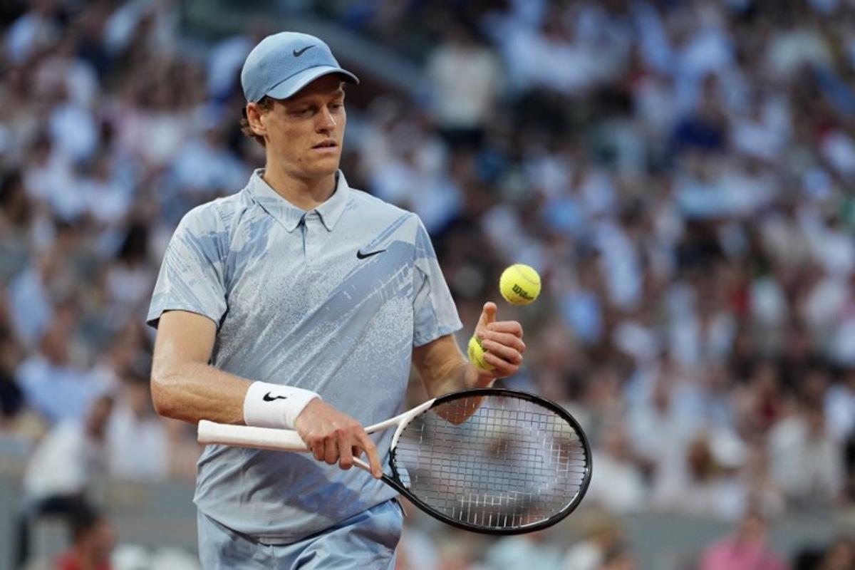 Italy's Jannik Sinner prepares to serve to France's Clement Tabur during their men's singles match on day 3 of the French Open tennis tournament on Court Philippe-Chatrier at the Roland-Garros Complex in Paris on May 26, 2026. Dimitar DILKOFF / AFP
