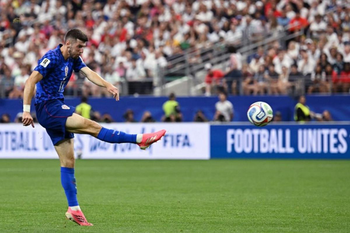 Croatia's midfielder #17 Petar Sucic kicks the ball during the 2026 World Cup Group L football match between England and Croatia at the Dallas Stadium in Arlington on June 17, 2026. Paul ELLIS / AFP