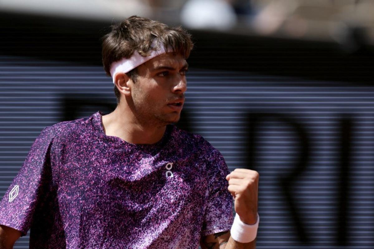 Italy's Flavio Cobolli reacts after a point as he plays against US Zachary Svajda during their men's singles match on day 9 of the French Open tennis tournament on Court Philippe-Chatrier at the Roland-Garros Complex in Paris on June 1, 2026. ALAIN JOCARD / AFP
