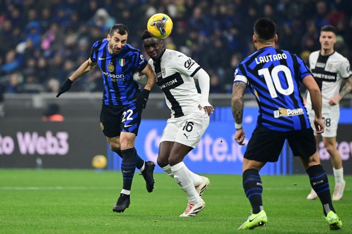 Inter Milan's Armenian midfielder #22 Henrikh Mkhitaryan (L) fights for the ball with Parma's Belgian midlfielder #16 Mandela Keita during the Italian Serie A football match between Inter Milan and Parma at the San Siro stadium in Milan, on December 6, 2024. Piero CRUCIATTI / AFP
