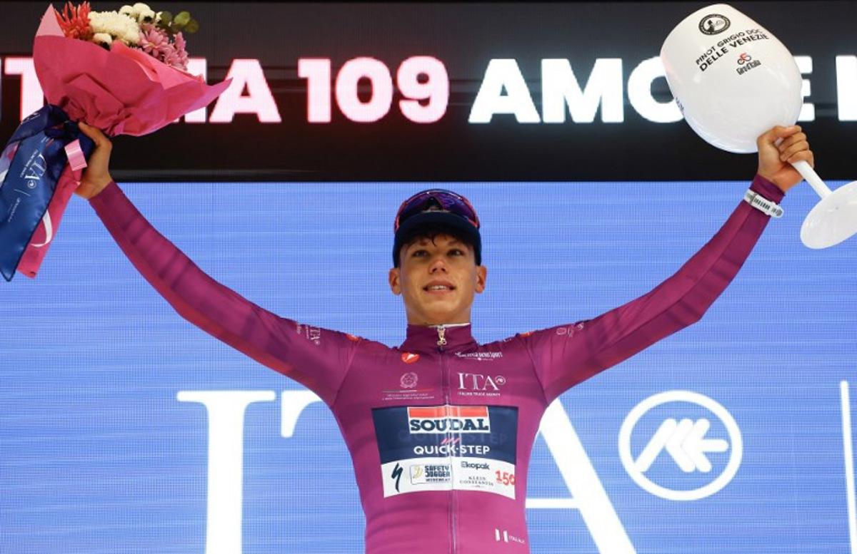 Soudal Quick-Step French rider Paul Magnier wearing the points classification mauve jersey (Maglia Ciclamino) celebrates on the podium after the 2nd stage of the Giro d'Italia 2026 - Tour of Italy cycling race between Burgas and Veliko Tarnovo, Bulgaria, on May 9, 2026. Luca Bettini / AFP