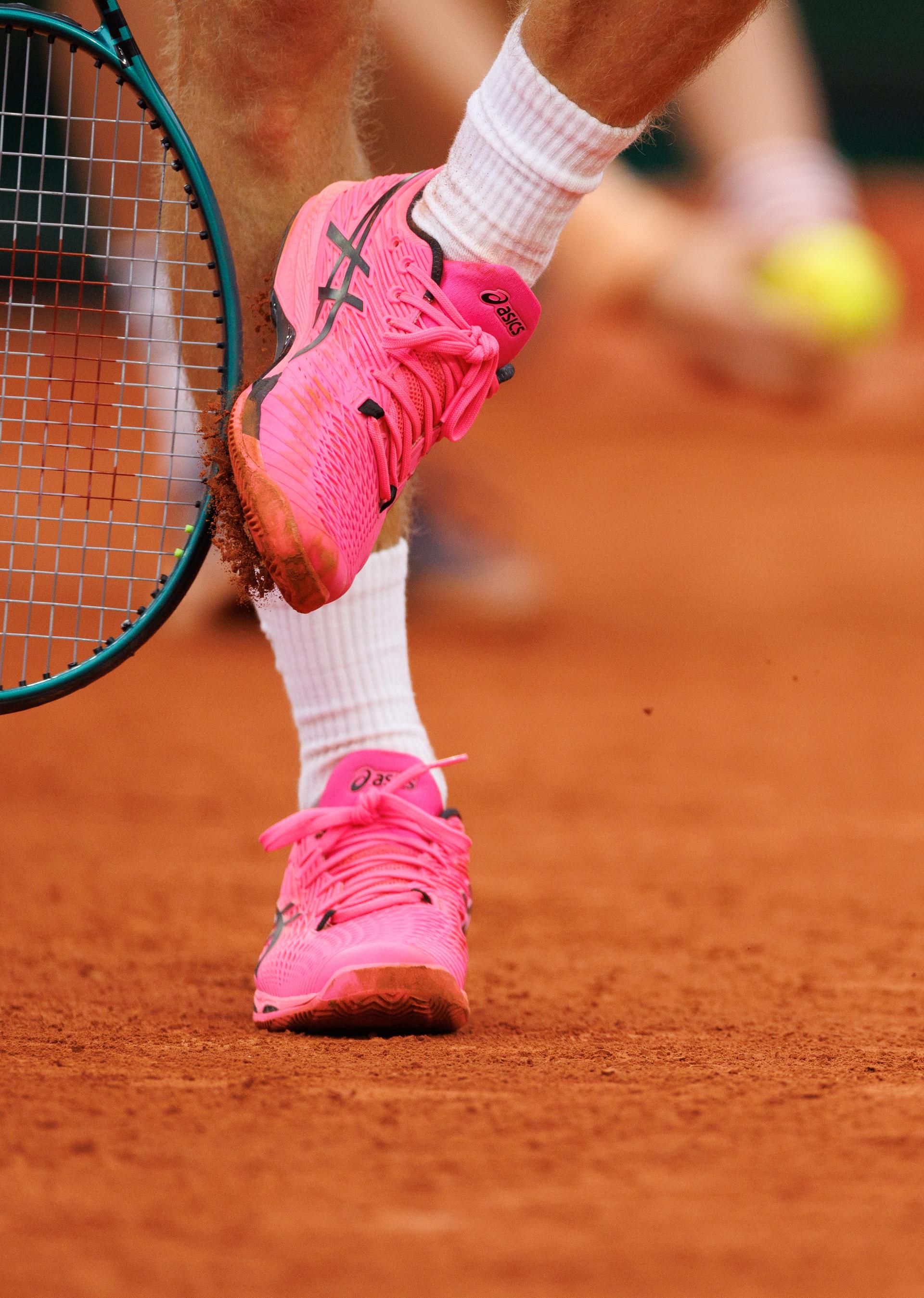 The pink shoes of Belgian David Goffin are seen during a tennis match between Belgian Goffin and German Zverev, in the second round of the men's singles, at the Roland Garros French Open tennis tournament, in Paris, France, Thursday 30 May 2024. This year's tournament takes place from 26 May to 09 June. Goffin and his wife are expecting their first baby in september and with the pink shoes, he announces it will be a girl. BELGA PHOTO BENOIT DOPPAGNE