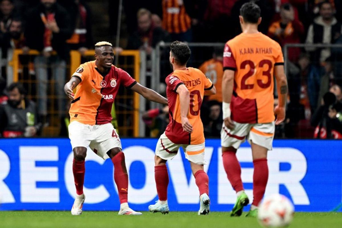 Galatasary's Nigerian forward #45 Victor Osimhen (L) celebrates with Galatasaray's Belgian forward #10 Dries Mertens (C) after scoring a goal during the UEFA Europa League, League phase - Matchday 4, football match between Galatasaray and Tottenham at the Ali Sami Yen Spor Kompleksi in Istanbul on November 7, 2024. Ozan KOSE / AFP