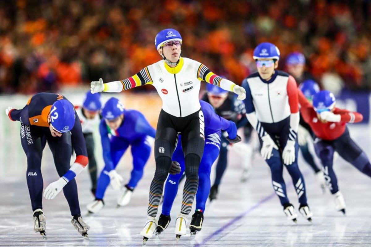 Belgium's Bart Swings wins the final in the men's mass start at the ISU World Speed Skating Championships in Thialf arena in Heerenveen on March 4, 2023. Vincent Jannink / ANP / AFP