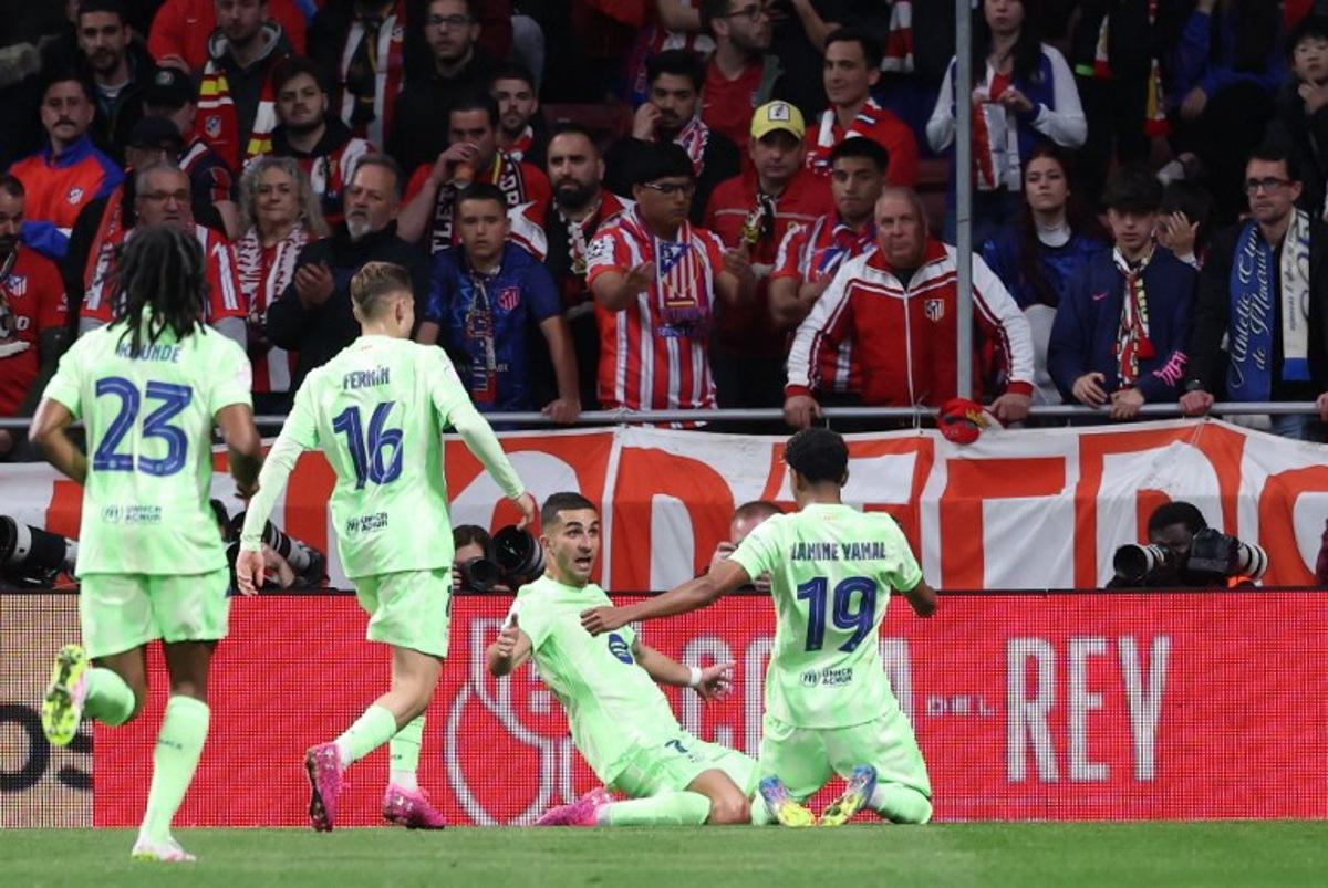 Barcelona's Spanish forward #07 Ferran Torres (2R) celebrates scoring the opening goal during the Spanish Copa del Rey (King's Cup) semi-final second leg football match between Club Atletico de Madrid and FC Barcelona at Metropolitano Stadium in Madrid on April 2, 2025. Thomas COEX / AFP