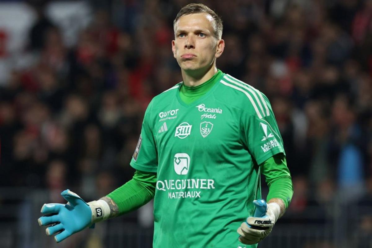 Brest's Dutch goalkeeper #40 Marco Bizot reacts during the French L1 football match between Stade Brestois 29 (Brest) and Lille LOSC at Stade Francis-Le Ble in Brest, western France on May 10, 2025. Fred TANNEAU / AFP