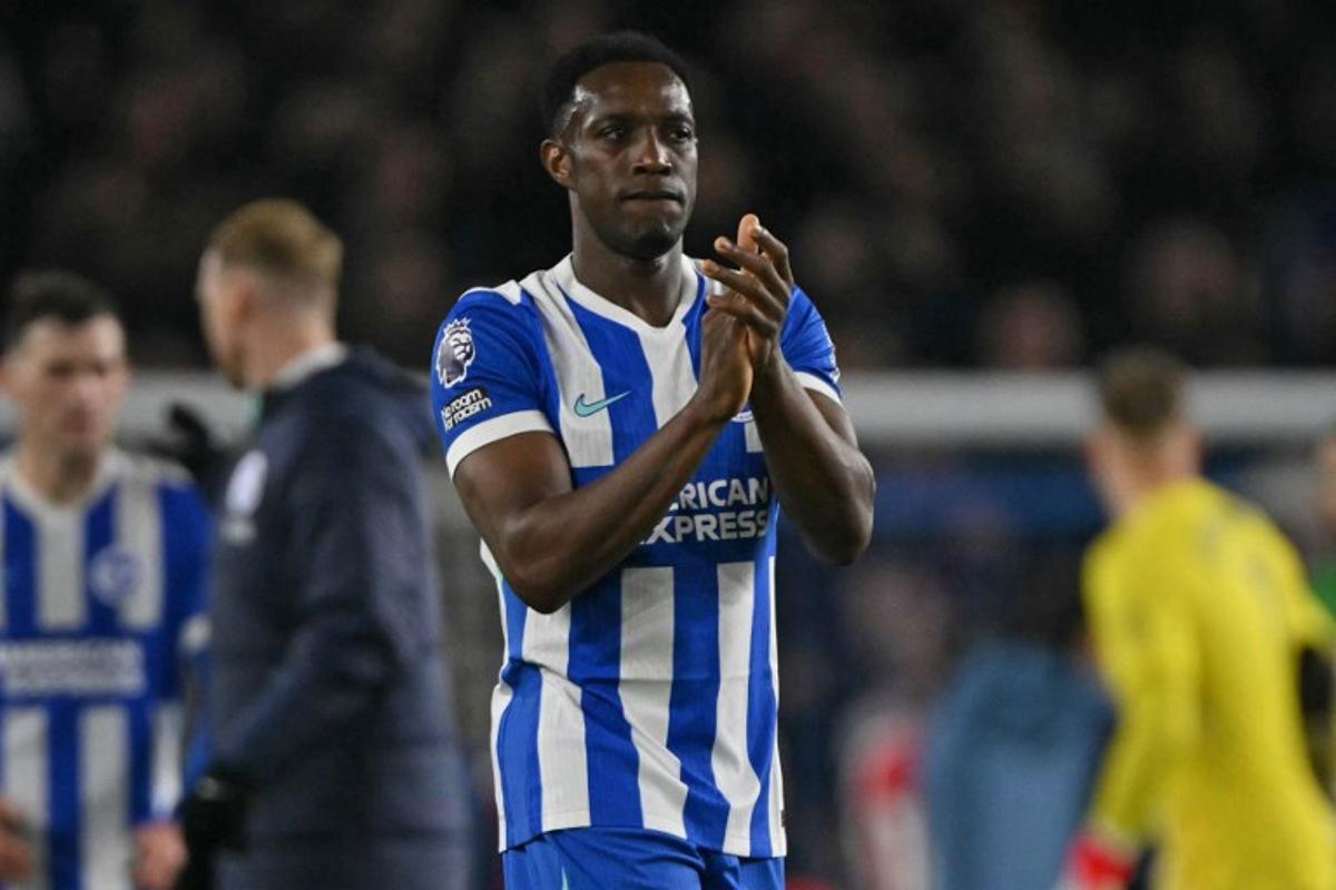 Brighton's English striker #18 Danny Welbeck applauds fans on the pitch after the English Premier League football match between Brighton and Hove Albion and Arsenal at the American Express Community Stadium in Brighton, southern England on March 4, 2026. Glyn KIRK / AFP