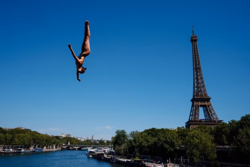 Germany's diver Maike Elena Halbisch competes in round 1 of the women's 20m high diving event during the LEN European Aquatics Championships, alongside the Seine River, with the Eiffel Tower in background, in Paris on August 7, 2026. Dimitar DILKOFF / AFP