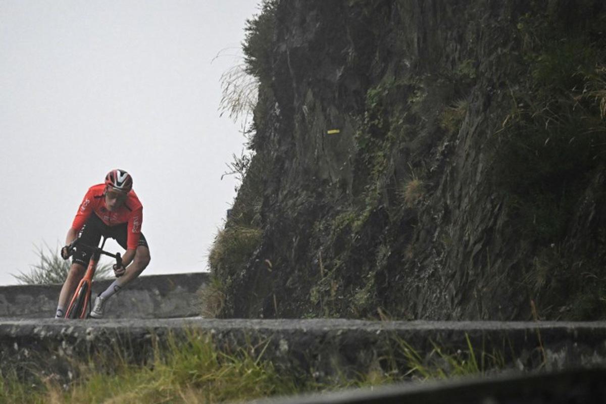 INEOS Grenadiers team's Dutch rider Thymen Arensman cycles in the descent of Col d'Aspin during the 14th stage of the 112th edition of the Tour de France cycling race, 182.6 km between Pau and Luchon-Superbagneres, in the Pyrenees mountains of southwestern France, on July 19, 2025. Loic VENANCE / AFP