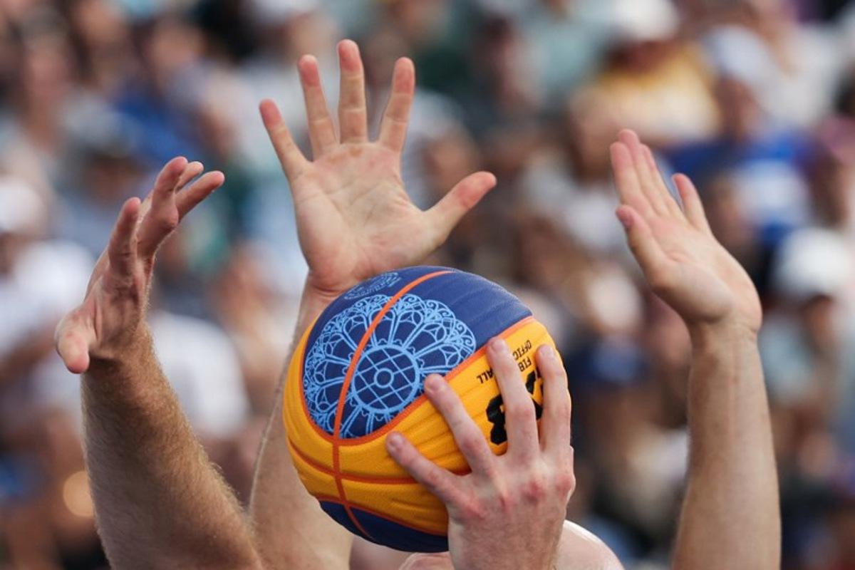 Poland's #15 Adrian Bogucki (front) tries to shot as Netherlands' #44 Arvin Slagter (back) blocks in the men's pool round 3x3 basketball game between Poland and the Netherlands during the Paris 2024 Olympic Games at La Concorde in Paris on August 2, 2024. David GRAY / AFP