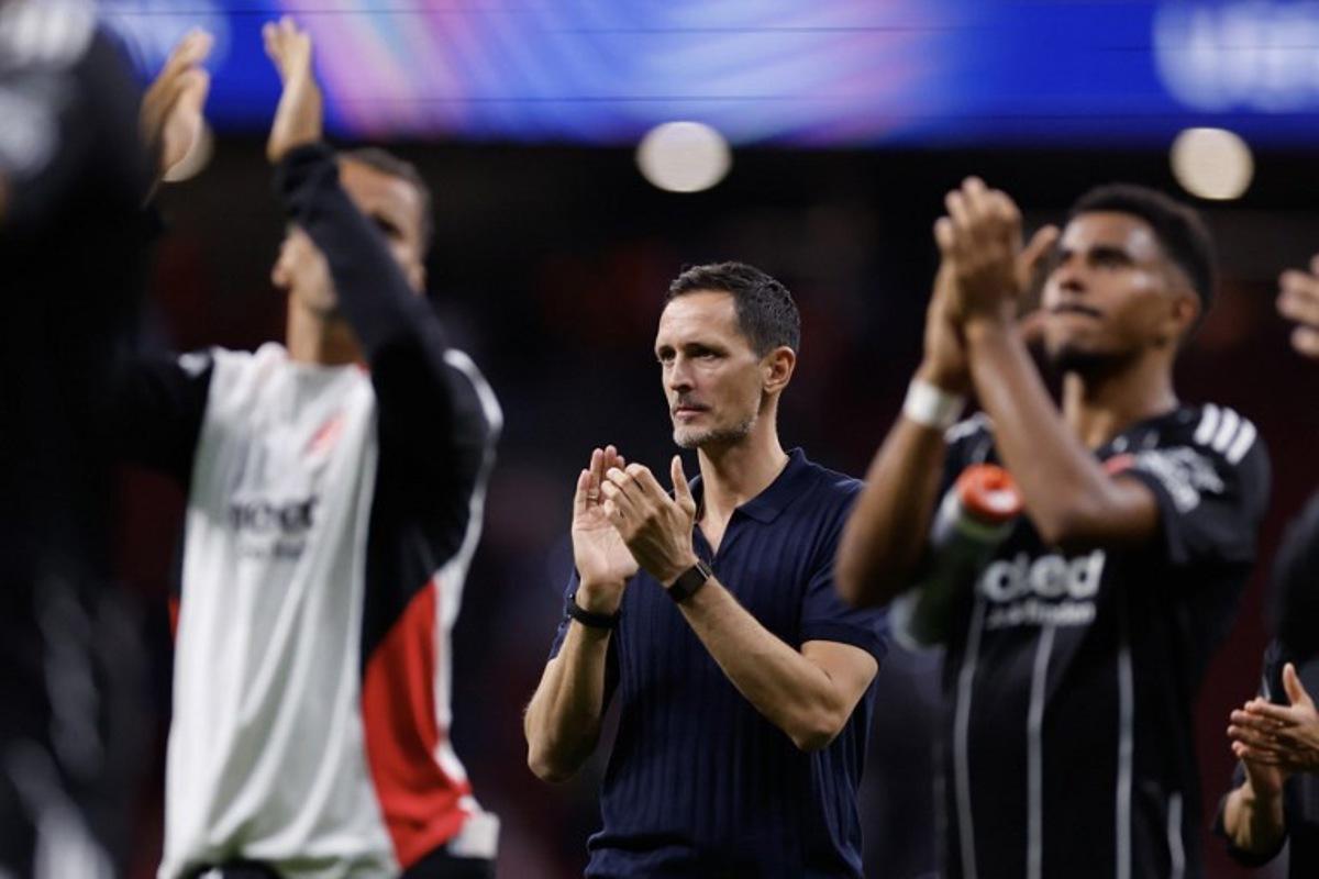 Eintracht Frankfurt's German coach Dino Toppmoller reacts after the UEFA Champions League, league Phase - matchday 2 football match between Club Atletico de Madrid and Eintracht Frankfurt at the Metropolitano stadium in Madrid on September 30, 2025. Oscar DEL POZO / AFP