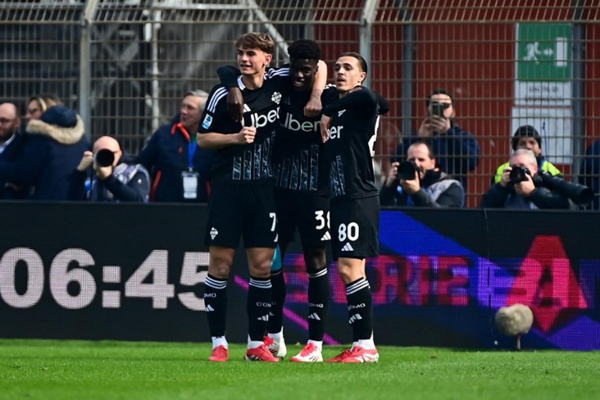 Como's Spanish forward #38 Assane Diao (C) celebrates with teammates after an own goal by Napoli's Kosovar defender #13 Amir Rrahmani during the Italian Serie A football match between Como and Napoli at the Giuseppe-Sinigaglia Stadium in Como, on February 23, 2025. Piero CRUCIATTI / AFP