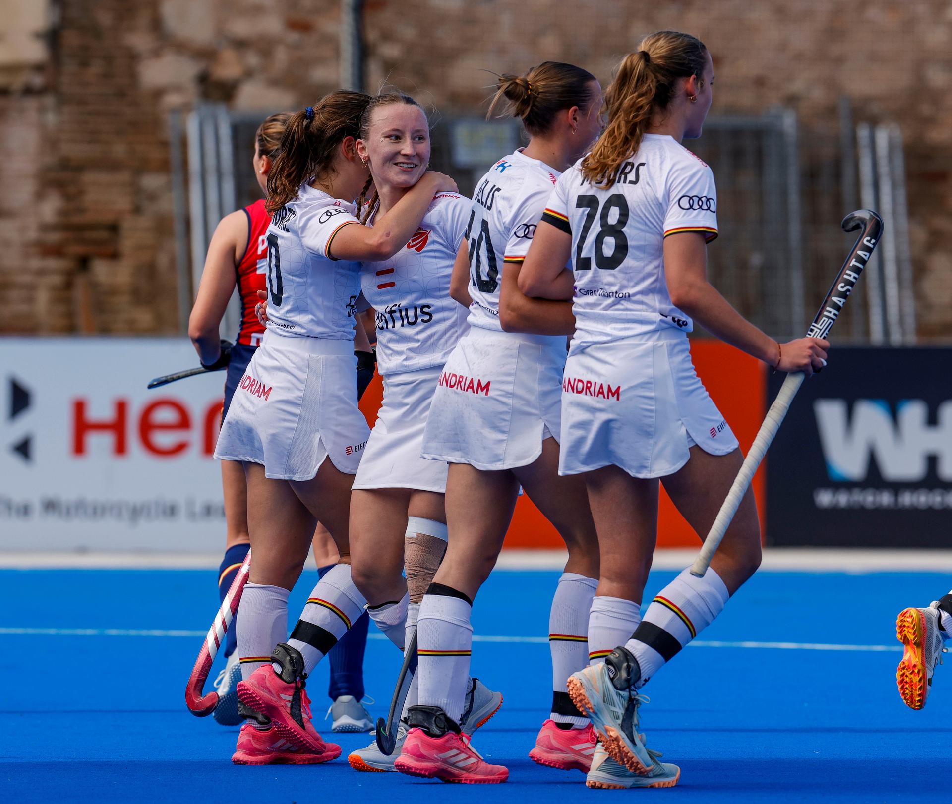 The Red Panthers celebrating during a hockey game between Belgian national team Red Panthers and Spain, The fifth game (out of 16) in the group stage of the 2025-2026 women's FIH Pro League, Thursday 05 February 2026 in Valencia, Spain. BELGA PHOTO DAVID GONZALEZ