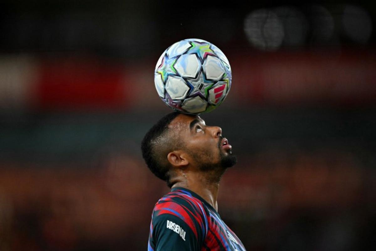 Arsenal's Brazilian striker #09 Gabriel Jesus warms up ahead of the pre season football match between Arsenal and Como 1907 at the Emirates Stadium in London on August 12, 2026. Glyn KIRK / AFP