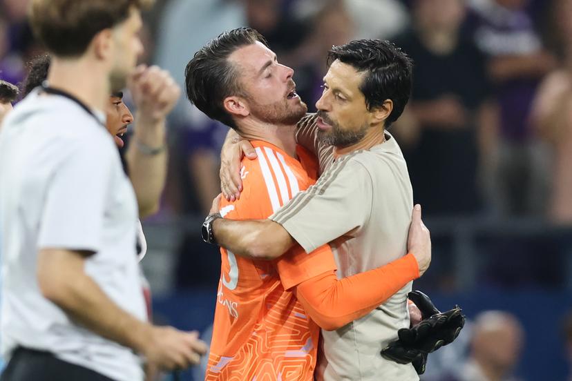 Anderlecht's goalkeeper Colin Coosemans and Anderlecht's head coach Vitor Bruno celebrate after winning a game between Belgian RSC Anderlecht and Greek club PAOK , in Anderlecht, Brussels, Belgium, on Thursday 13 August 2026, a return leg game in the third qualifying round of the UEFA Europa League competition. RSCA won 0-1 the first leg. BELGA PHOTO BRUNO FAHY
