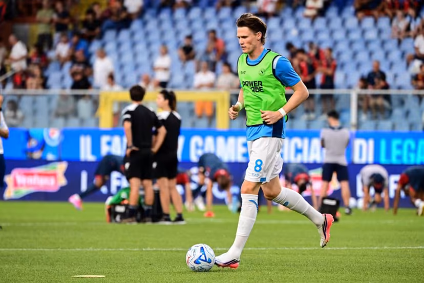 Napoli's Scottish midfielder #08 Scott McTominay warms up ahead of the Italian Serie A football match between Genoa CFC and SSC Napoli at the Luigi-Ferraris stadium in Genoa on August 22, 2026. Piero CRUCIATTI / AFP
