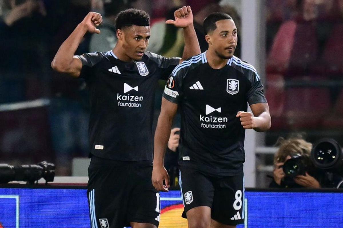 Aston Villa's English striker #11 Ollie Watkins celebrates scoring his team's third goal with Aston Villa's Belgian midfielder #08 Youri Tielemans during the UEFA Europa League quarter final first leg football match between Bologna and Aston Villa at the Renato Dall'Ara stadium in Bologna on April 9, 2026. Stefano RELLANDINI / AFP