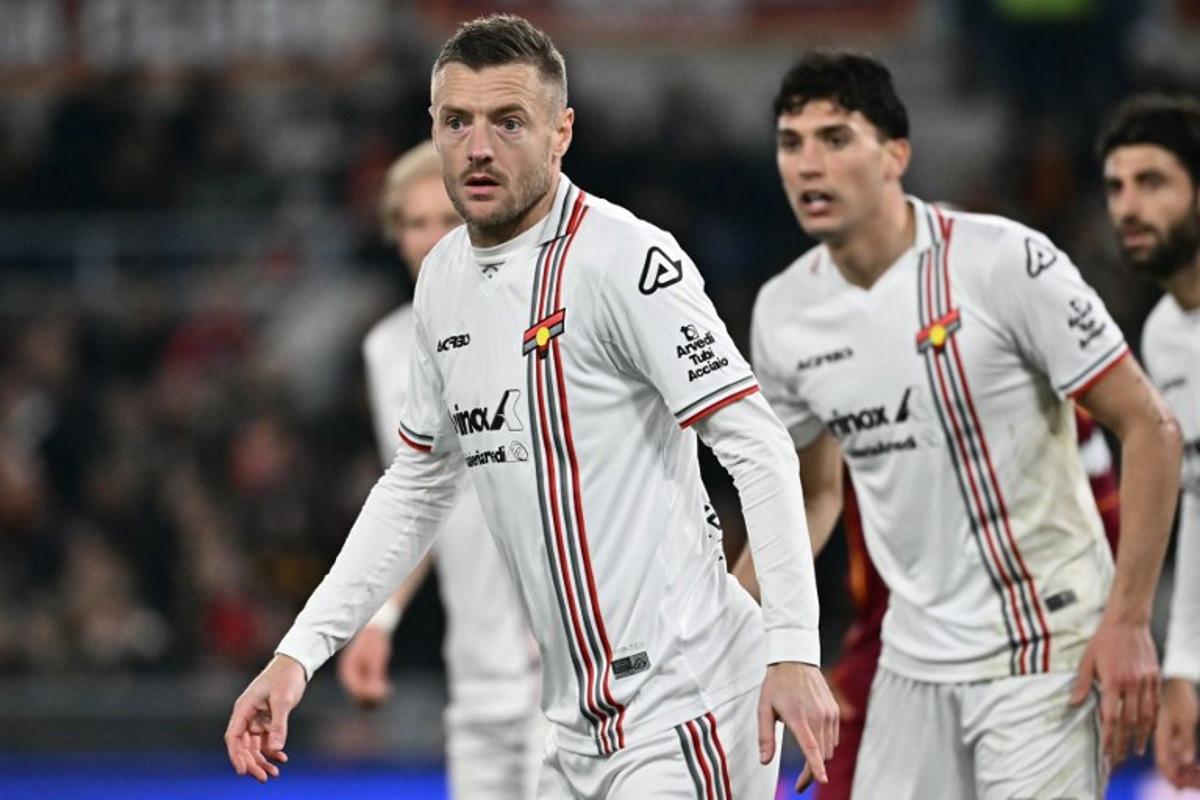 Cremonese's English forward #10 Jamie Vardy (L) looks on during the Italian Serie A football match between AS Roma and Cremonese at the Olympic Stadium in Rome on Febuary 22, 2026. Filippo MONTEFORTE / AFP