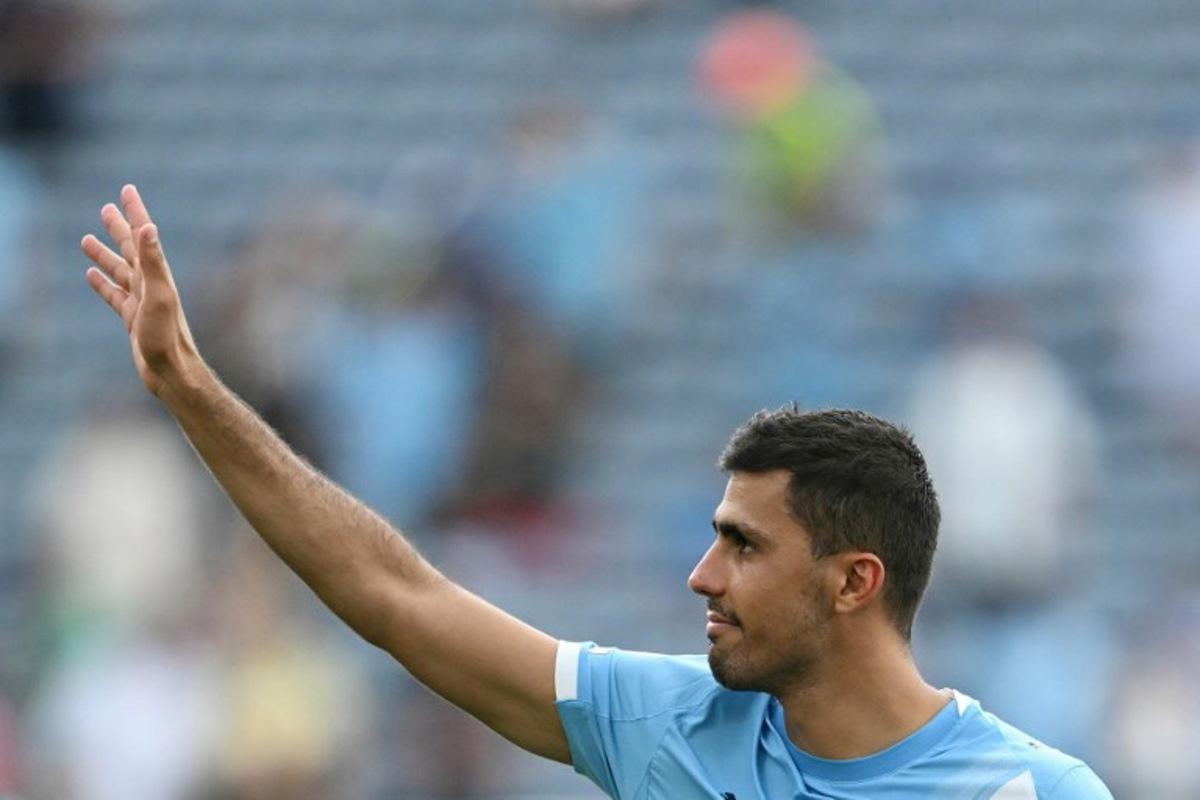 Manchester City's Spanish midfielder #16 Rodri greets the fans after winning the FIFA Club World Cup 2025 Group D football match between Italy's Juventus and England's Manchester City at the Camping World stadium in Orlando on June 26, 2025. Chandan KHANNA / AFP