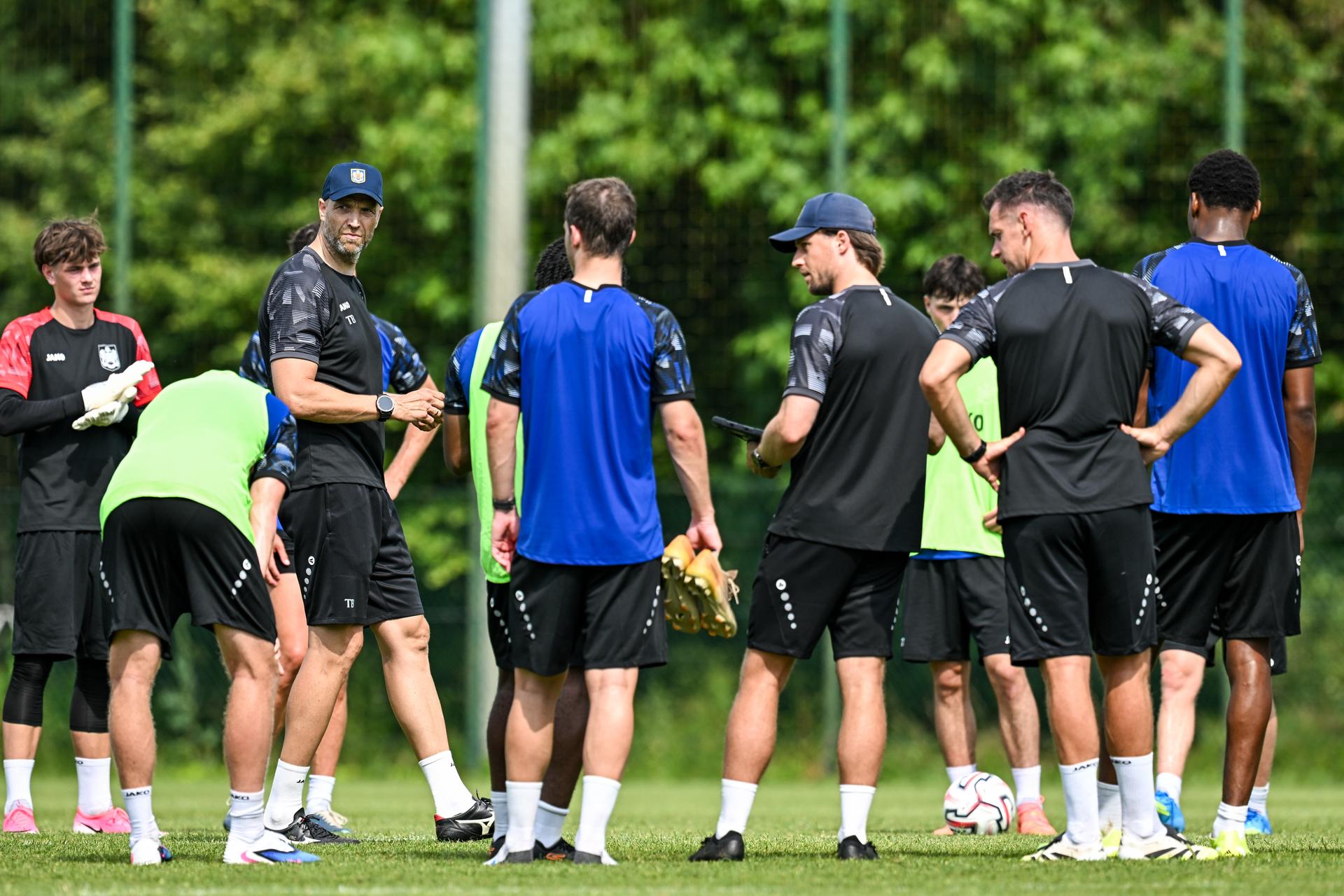 Beveren's players and Beveren's head coach Tim Bakens pictured during a training session of Belgian first division soccer team SK Beveren, on Saturday 27 June 2026 in Beveren, in preparation of the upcoming 2026-2027 Belgian first division soccer season. BELGA PHOTO DAVID PINTENS