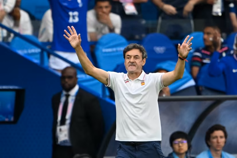 Spain's coach Santi Denia gestures on the touchline in the men's gold medal final football match between France and Spain during the Paris 2024 Olympic Games at the Parc des Princes in Paris on August 9, 2024. Luis ROBAYO / AFP
