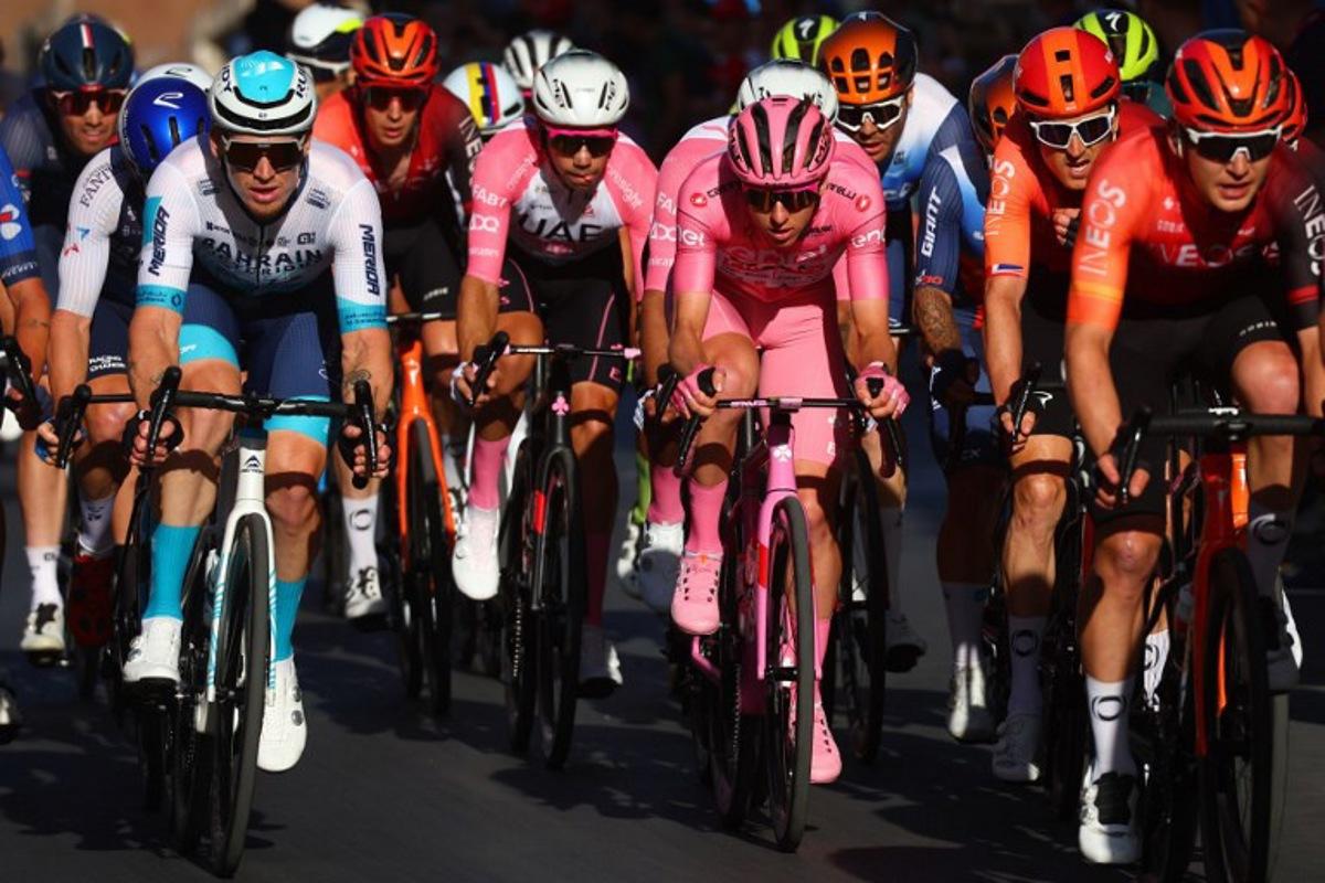 Team UAE's Slovenian rider Tadej Pogacarwearing the overall leader's pink jersey (C) cycles with the pack of riders (peloton) in the final kilometers of the 21st and last stage of the 107th Giro d'Italia cycling race, 125km from Rome to Rome on May 26, 2024. Luca Bettini / AFP