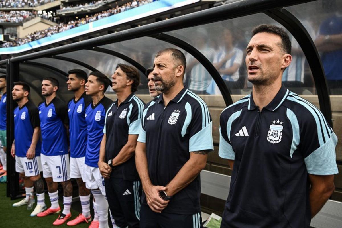 Argentina's head coach Lionel Scaloni (R) is seen ahead of the international friendly football match between Argentina and Honduras at Kyle Field in College Station, Texas on June 6, 2026. RONALDO SCHEMIDT / AFP
