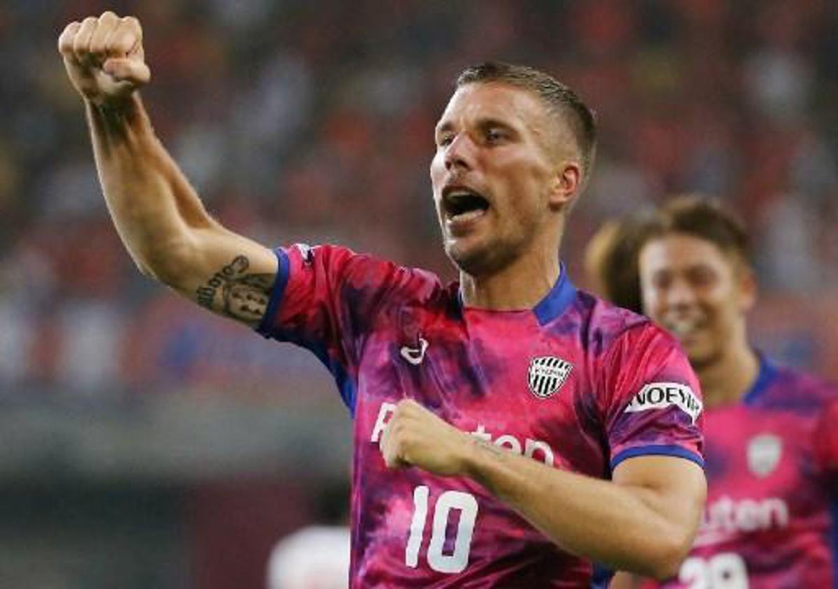Vissel Kobe's Lukas Podolski of Germany celebrates scoring his first goal during his J-League football match against Omiya Ardija in Kobe on July 29, 2017. STR / JIJI PRESS / AFP Japan OUT