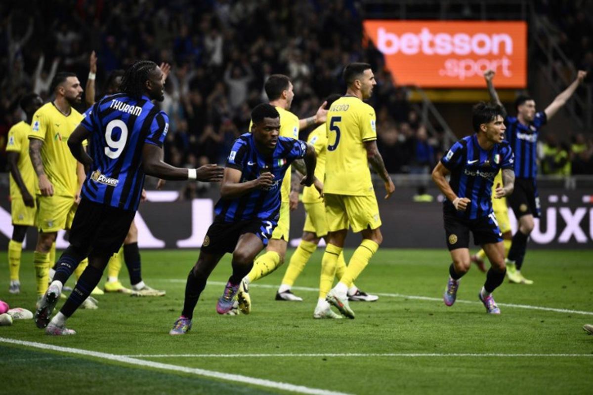 Inter Milan's Dutch defender #02 Denzel Dumfries celebrates scoring his team's second goal during the Italian Serie A football match between Inter Milan and Lazio at San Siro stadium in Milan, on May 18, 2025. Nicolo Campo / AFP